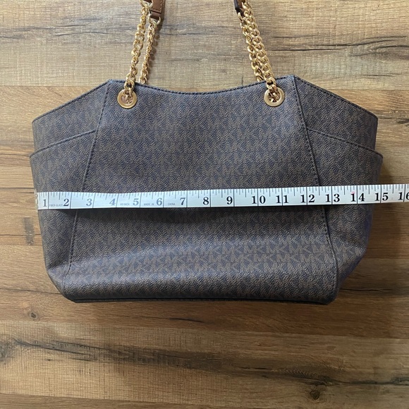 Michael Kors Jet Set Travel Chain Shoulder Tote - Picture 4 of 14